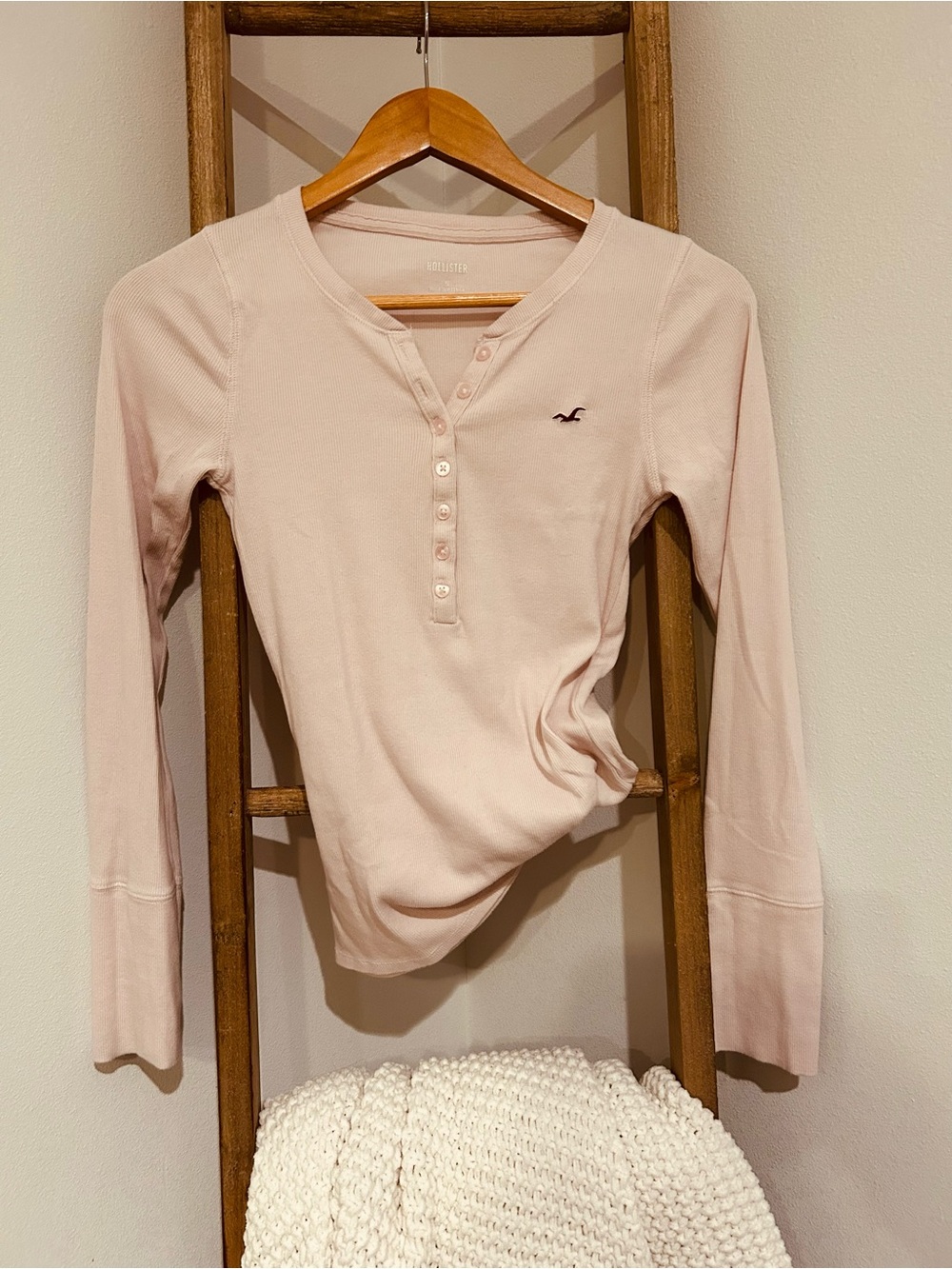 Hollister Light light Pink ribbed Long-Sleeve Henley Top